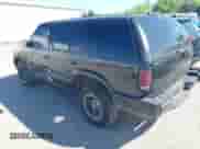 2002 Chevrolet Blazer LS z VIN 1GNCS13W62K105136, wystawiony jako IAAI lot #42087873 z przebiegiem 252 602 mil mil oraz . Historia ofert i sprzedaży dostępna na DreamBid. Obrazek 3.