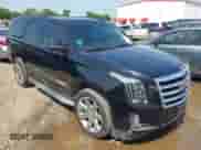 2017 Cadillac Escalade Luxury z VIN 1GYS3BKJ4HR354882, wystawiony jako IAAI lot #41920813 z przebiegiem 122 982 mil mil oraz . Historia ofert i sprzedaży dostępna na DreamBid. Obrazek 1.