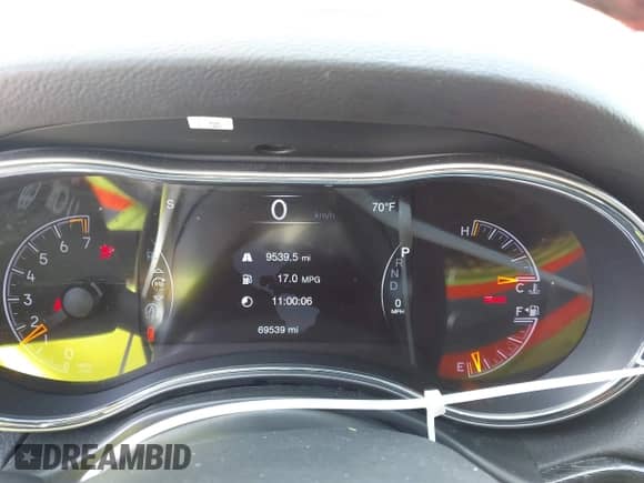 2021 Jeep Grand Cherokee Trailhawk z VIN 1C4RJFLG1MC527534, wystawiony jako IAAI lot #42962769 z przebiegiem 69 539 mil mil oraz . Historia ofert i sprzedaży dostępna na DreamBid. Obrazek 7.