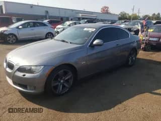 2010 BMW 3 Series 328i xDrive с VIN WBAWV5C50AP098680, выставлен на аукционе Copart как лот 70843164 с пробегом 140 331 миль миль и Списание • Salvage title. История ставок и продаж доступна на DreamBid. Изображение 1.