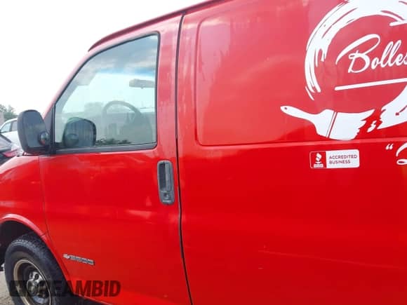 2001 Chevrolet Express z VIN 1GCHG39GX11163279, wystawiony jako IAAI lot #42424833 z przebiegiem 197 637 mil mil oraz . Historia ofert i sprzedaży dostępna na DreamBid. Obrazek 14.