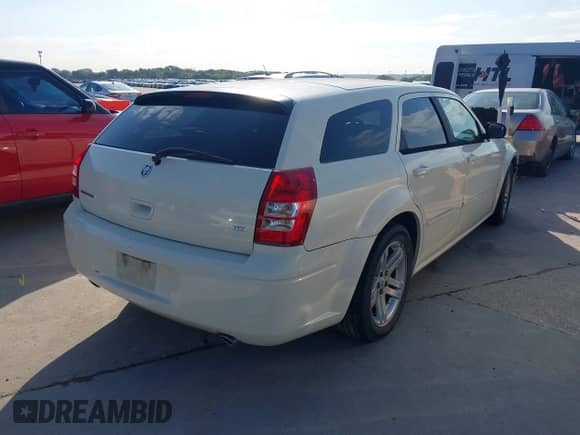 2005 Dodge Magnum RT with VIN 2D4GV58205H541963, listed as a IAAI auction lot 43318789 with Not provided miles and . Bid and sale history available at DreamBid. Image 4.