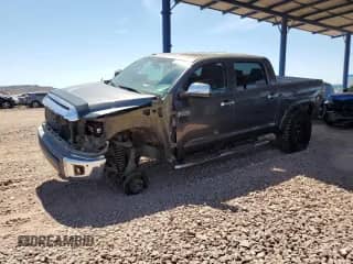 2015 Toyota Tundra Platinum с VIN 5TFAY5F13FX417929, выставлен на аукционе Copart как лот 57811235 с пробегом 121 906 миль миль и Списание • Salvage title. История ставок и продаж доступна на DreamBid. Изображение 1.
