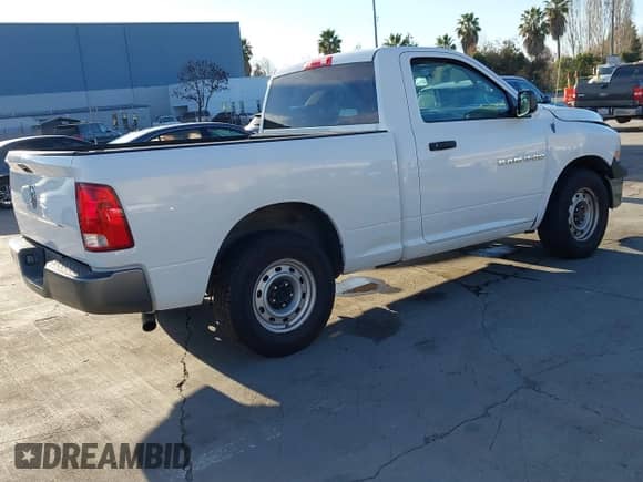 2011 Ram 1500 ST z VIN 3D7JB1EK1BG506911, wystawiony jako IAAI lot #41390919 z przebiegiem 64 689 mil mil oraz . Historia ofert i sprzedaży dostępna na DreamBid. Obrazek 4.