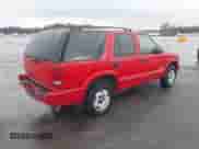 2002 Chevrolet Blazer LS z VIN 1GNDT13W02K196227, wystawiony jako IAAI lot #40855163 z przebiegiem 159 544 mil mil oraz . Historia ofert i sprzedaży dostępna na DreamBid. Obrazek 4.