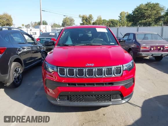 2023 Jeep Compass Sport с VIN 3C4NJDAN2PT573466, выставлен на аукционе IAAI как лот 43085415 с пробегом 28 105 миль миль и . История ставок и продаж доступна на DreamBid. Изображение 12.