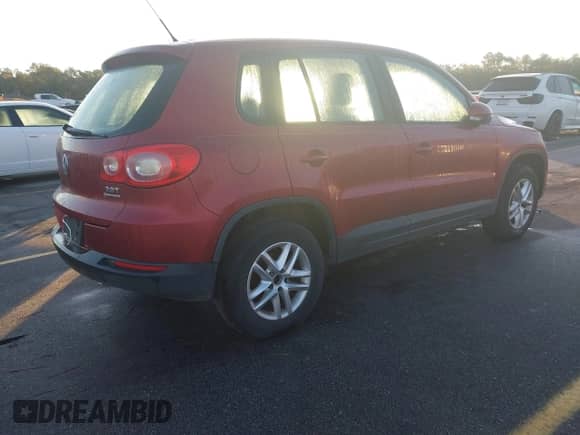 2011 Volkswagen Tiguan S с VIN WVGBV7AX8BW001617, выставлен на аукционе IAAI как лот 43566806 с пробегом 157 047 миль миль и . История ставок и продаж доступна на DreamBid. Изображение 4.