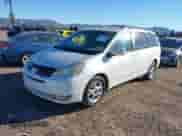 2005 Toyota Sienna XLE z VIN 5TDZA22CX5S225280, wystawiony jako IAAI lot #43486306 z przebiegiem 267 644 mil mil oraz . Historia ofert i sprzedaży dostępna na DreamBid. Obrazek 2.
