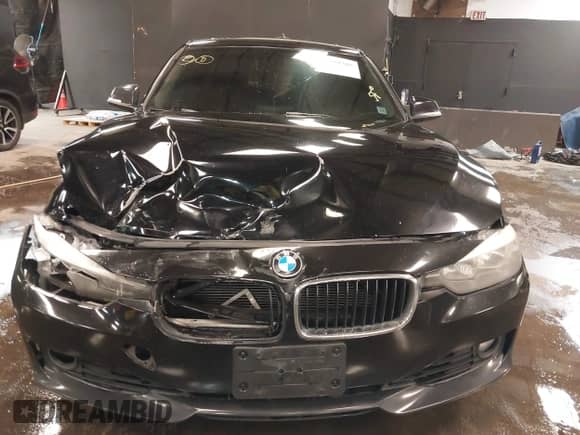 2013 BMW 3 Series 328i xDrive z VIN WBA3B3G53DNR80324, wystawiony jako IAAI lot #41490385 z przebiegiem 177 026 mil mil oraz . Historia ofert i sprzedaży dostępna na DreamBid. Obrazek 6.