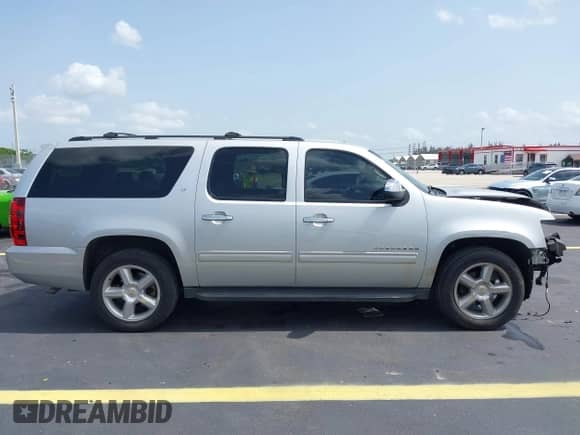 2013 Chevrolet Suburban LT with VIN 1GNSCJE08DR378459, listed as a IAAI auction lot 42453650 with 179,156 mi miles and . Bid and sale history available at DreamBid. Image 14.