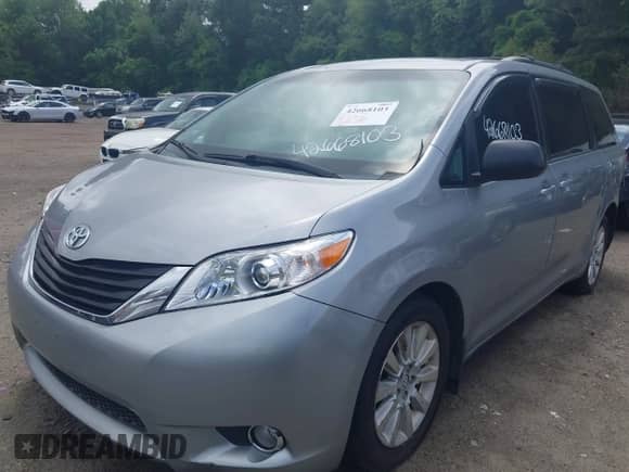 2013 Toyota Sienna LE z VIN 5TDJK3DC9DS054310, wystawiony jako IAAI lot #42668103 z przebiegiem 209 712 mil mil oraz . Historia ofert i sprzedaży dostępna na DreamBid. Obrazek 2.