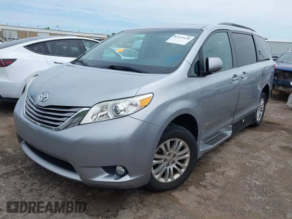 2016 Toyota Sienna XLE z VIN 5TDYK3DCXGS697249, wystawiony jako IAAI lot #42153128 z przebiegiem 54 824 mil mil oraz . Historia ofert i sprzedaży dostępna na DreamBid. Obrazek 2.