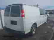 2018 Chevrolet Express Cargo z VIN 1GCWGBFP9J1262486, wystawiony jako IAAI lot #41292552 z przebiegiem 101 709 mil mil oraz . Historia ofert i sprzedaży dostępna na DreamBid. Obrazek 4.