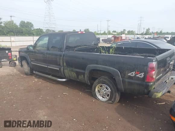 2004 Chevrolet Silverado 2500HD LS с VIN 1GCHK29U74E384561, выставлен на аукционе IAAI как лот 42886980 с пробегом 72 684 миль миль и . История ставок и продаж доступна на DreamBid. Изображение 3.