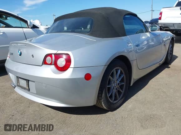 2005 BMW Z4 2.5i with VIN 4USBT33595LS58087, listed as a IAAI auction lot 41692941 with 159,167 mi miles and . Bid and sale history available at DreamBid. Image 4.