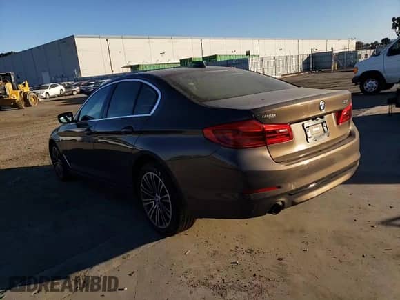 2020 BMW 5 Series 530i z VIN WBAJR3C09LCE27946, wystawiony jako Copart lot #71057853 z przebiegiem 28 496 mil mil oraz Szkoda całkowita • Salvage title. Historia ofert i sprzedaży dostępna na DreamBid. Obrazek 11.
