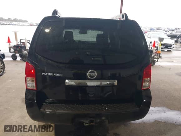 2011 Nissan Pathfinder LE z VIN 5N1AR1NB8BC633188, wystawiony jako IAAI lot #41608356 z przebiegiem 128 377 mil mil oraz . Historia ofert i sprzedaży dostępna na DreamBid. Obrazek 16.