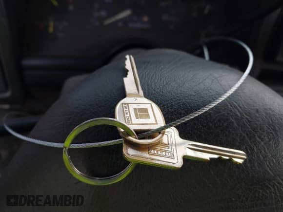 1994 Chevrolet S-10 z VIN 1GCCS1447R8110780, wystawiony jako IAAI lot #42418451 z przebiegiem 157 915 mil mil oraz . Historia ofert i sprzedaży dostępna na DreamBid. Obrazek 11.