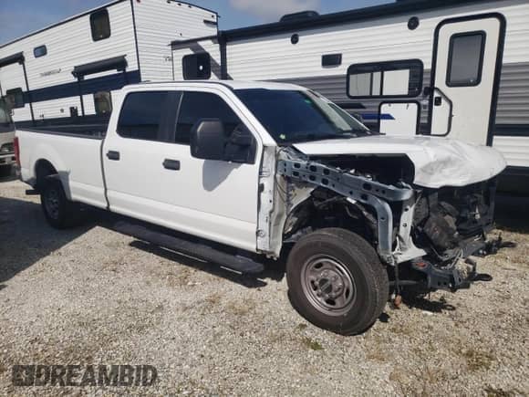 2021 Ford F-250 XL z VIN 1FT7W2A67MED95718, wystawiony jako Copart lot #42553445 z przebiegiem 111 605 mil mil oraz Nie do naprawy • Non repairable. Historia ofert i sprzedaży dostępna na DreamBid. Obrazek 4.