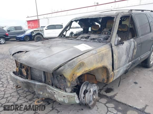 1995 Chevrolet Tahoe with VIN 1GNEK13K4SJ369290, listed as a IAAI auction lot 41599402 with Not provided miles and . Bid and sale history available at DreamBid. Image 6.