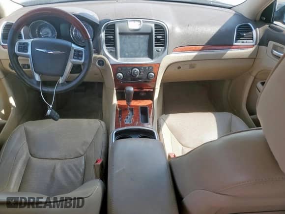 2011 Chrysler 300 C с VIN 2C3CA6CT4BH594422, выставлен на аукционе Copart как лот 61682705 с пробегом Не указан миль и Списание • Salvage title. История ставок и продаж доступна на DreamBid. Изображение 8.