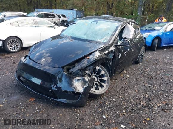 2023 Tesla Model Y Long Range with VIN 7SAYGAEE1PF914992, listed as a IAAI auction lot 43515980 with 5,543 mi miles and . Bid and sale history available at DreamBid. Image 19.