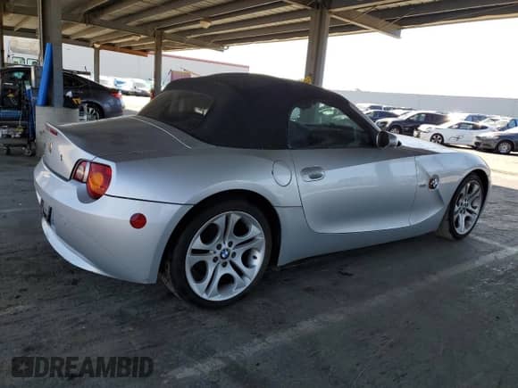 2004 BMW Z4 3.0i with VIN 4USBT53504LT25881, listed as a Copart auction lot 48623985 with 133,609 mi miles and Clean title. Bid and sale history available at DreamBid. Image 3.