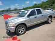2006 Dodge 1500 SLT z VIN 1D7HA182X6J132915, wystawiony jako IAAI lot #42636027 z przebiegiem 291 834 mil mil oraz . Historia ofert i sprzedaży dostępna na DreamBid. Obrazek 2.