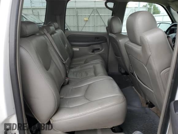 2003 Chevrolet Suburban LT z VIN 3GNFK16Z23G285145, wystawiony jako Copart lot #68668324 z przebiegiem 286 805 mil mil oraz Szkoda całkowita • Salvage title. Historia ofert i sprzedaży dostępna na DreamBid. Obrazek 11.