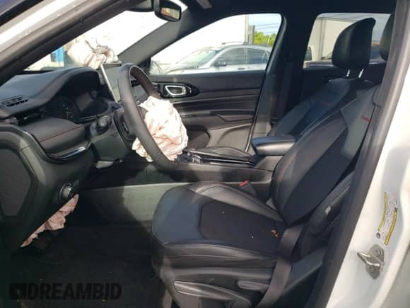 2024 Jeep Compass Trailhawk with VIN 3C4NJDDN9RT595771, listed as a Copart auction lot 85951635 with 40,547 mi miles and Salvage title. Bid and sale history available at DreamBid. Image 7.