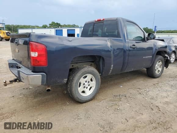 2007 Chevrolet Silverado 1500 Work Truck with VIN 1GCEC14X27Z639934, listed as a Copart auction lot 66834135 with 180,927 mi miles and Salvage title. Bid and sale history available at DreamBid. Image 3.