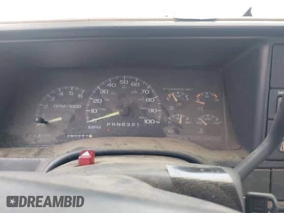 1997 Chevrolet Silverado 1500 z VIN 1GCEC19W5VE263332, wystawiony jako IAAI lot #42400176 z przebiegiem 141 078 mil mil oraz . Historia ofert i sprzedaży dostępna na DreamBid. Obrazek 7.