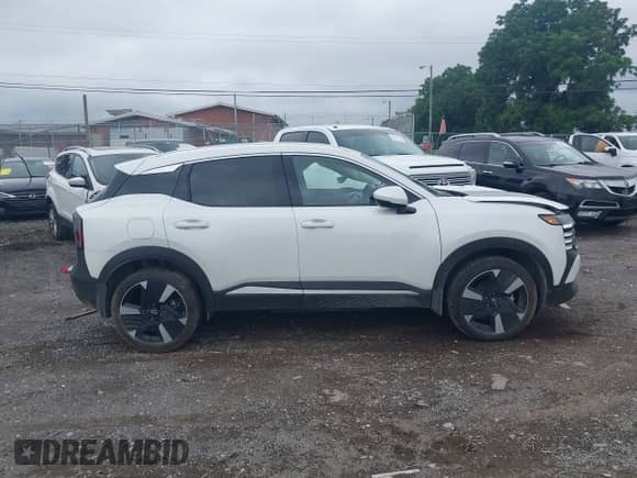 2025 Nissan Kicks SR with VIN 3N8AP6DB9SL348498, listed as a IAAI auction lot 42495326 with 4,317 mi miles and . Bid and sale history available at DreamBid. Image 14.