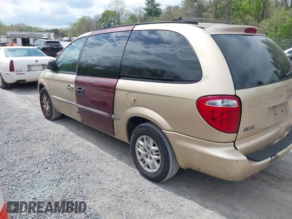 2001 Dodge Caravan SE with VIN 2B4GP44GX1R144460, listed as a IAAI auction lot 42100297 with 254,375 mi miles and . Bid and sale history available at DreamBid. Image 3.