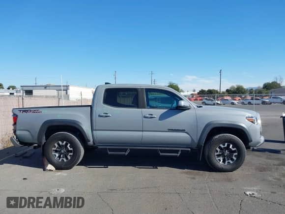 2021 Toyota Tacoma SR5 z VIN 3TMAZ5CN0MM140633, wystawiony jako IAAI lot #41365986 z przebiegiem 47 234 mil mil oraz . Historia ofert i sprzedaży dostępna na DreamBid. Obrazek 13.