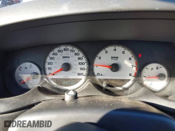 2005 Dodge Neon SXT z VIN 1B3ES56C75D264803, wystawiony jako IAAI lot #41688260 z przebiegiem 104 336 mil mil oraz . Historia ofert i sprzedaży dostępna na DreamBid. Obrazek 7.