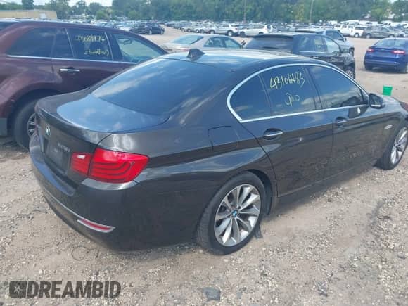 2014 BMW 5 Series 528i xDrive z VIN WBA5A7C56ED613837, wystawiony jako IAAI lot #43106483 z przebiegiem 161 185 mil mil oraz . Historia ofert i sprzedaży dostępna na DreamBid. Obrazek 4.