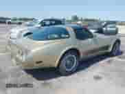 1982 Chevrolet Corvette z VIN 1G1AY0787C5122170, wystawiony jako IAAI lot #42295534 z przebiegiem 118 268 mil mil oraz . Historia ofert i sprzedaży dostępna na DreamBid. Obrazek 4.