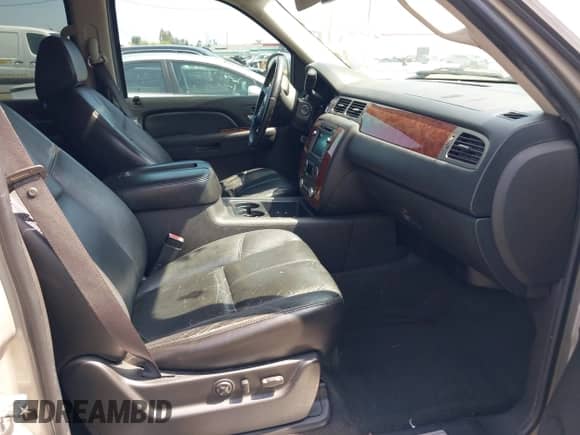 2007 Chevrolet Suburban LT z VIN 3GNFC16017G185557, wystawiony jako IAAI lot #42487931 z przebiegiem 103 775 mil mil oraz . Historia ofert i sprzedaży dostępna na DreamBid. Obrazek 5.