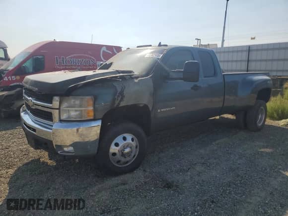 2008 Chevrolet Silverado 3500HD DRW 1LT с VIN 1GCJK39658E153270, выставлен на аукционе Copart как лот 70702905 с пробегом Не указан миль и Списание • Salvage title. История ставок и продаж доступна на DreamBid. Изображение 1.