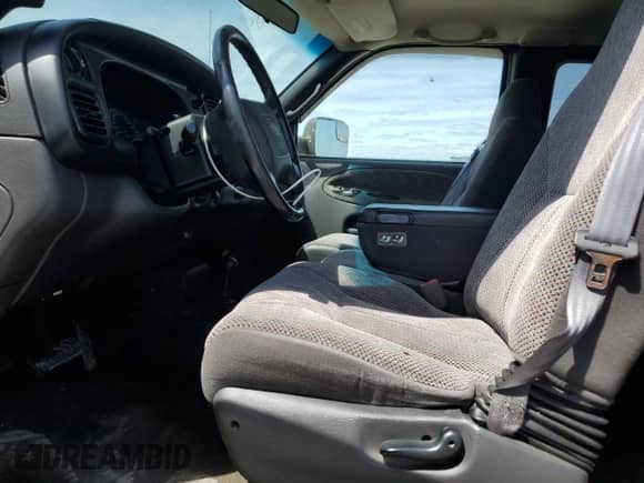 2001 Dodge 1500 z VIN 3B7HF13YX1G179069, wystawiony jako Copart lot #70559625 z przebiegiem 64 211 mil mil oraz Czysty tytuł • Clean title. Historia ofert i sprzedaży dostępna na DreamBid. Obrazek 7.