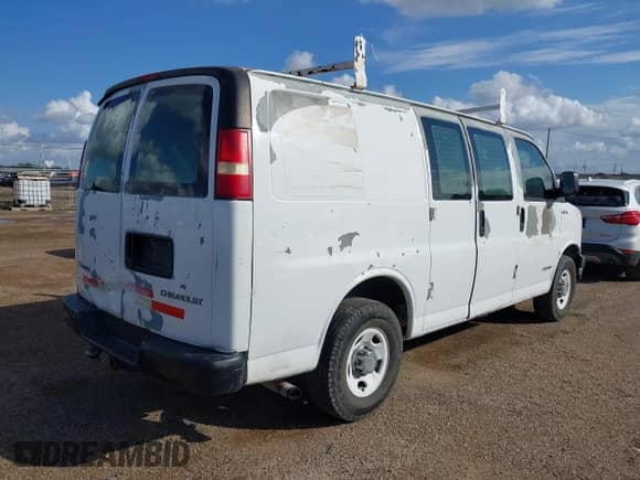 2005 Chevrolet Express Cargo with VIN 1GCGG25V851137795, listed as a IAAI auction lot 43377423 with 361,744 mi miles and . Bid and sale history available at DreamBid. Image 4.