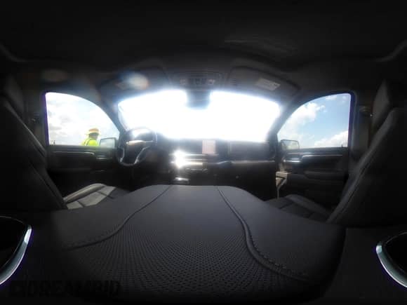2025 Chevrolet Silverado 1500 LTZ с VIN 3GCUKGE82SG163945, выставлен на аукционе IAAI как лот 42765218 с пробегом 20 426 миль миль и . История ставок и продаж доступна на DreamBid. Изображение 19.
