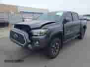 2018 Toyota Tacoma SR5 с VIN 3TMAZ5CN2JM066370, выставлен на аукционе IAAI как лот 42311459 с пробегом 99 496 миль миль и . История ставок и продаж доступна на DreamBid. Изображение 2.