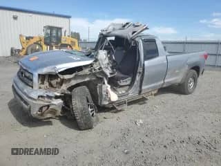 2011 Toyota Tundra z VIN 5TFCY5F13BX011507, wystawiony jako Copart lot #70885294 z przebiegiem Nie podano mil oraz Szkoda całkowita • Salvage title. Historia ofert i sprzedaży dostępna na DreamBid. Obrazek 1.