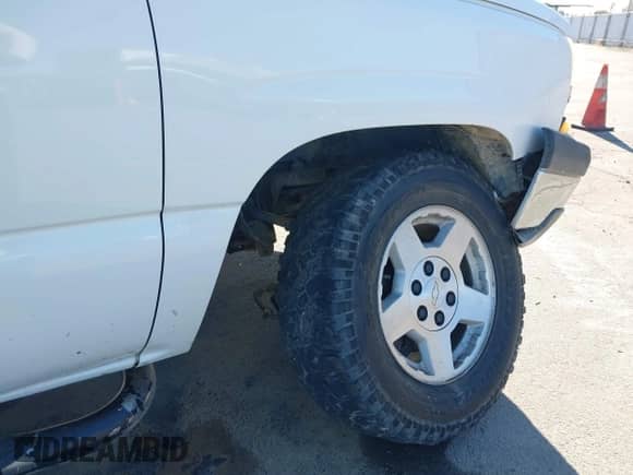 2005 Chevrolet Silverado 1500 LS с VIN 2GCEC13T851318372, выставлен на аукционе IAAI как лот 42863059 с пробегом 223 540 миль миль и . История ставок и продаж доступна на DreamBid. Изображение 17.