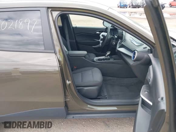 2024 Chevrolet Trax LS with VIN KL77LFE24RC103529, listed as a IAAI auction lot 43021897 with 30,289 mi miles and . Bid and sale history available at DreamBid. Image 5.