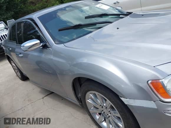 2013 Chrysler 300 C с VIN 2C3CCAEG2DH606373, выставлен на аукционе IAAI как лот 42533677 с пробегом 188 303 миль миль и . История ставок и продаж доступна на DreamBid. Изображение 13.