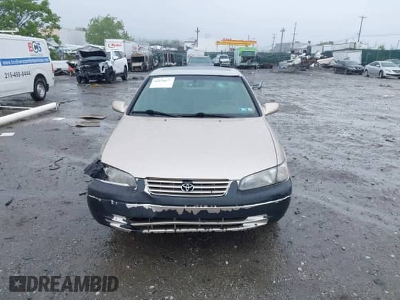 1997 Toyota Camry LE z VIN 4T1BF22K0VU004174, wystawiony jako IAAI lot #42254679 z przebiegiem 206 023 mil mil oraz . Historia ofert i sprzedaży dostępna na DreamBid. Obrazek 12.