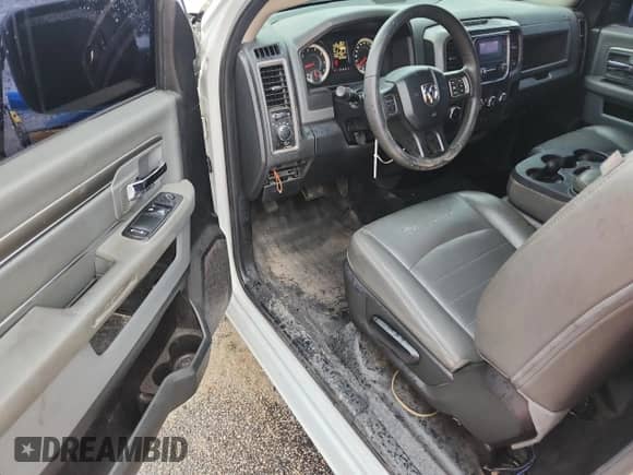 2018 Ram 1500 Tradesman z VIN 3C6JR6DG9JG186064, wystawiony jako Copart lot #63683485 z przebiegiem 160 406 mil mil oraz Szkoda całkowita • Salvage title. Historia ofert i sprzedaży dostępna na DreamBid. Obrazek 8.